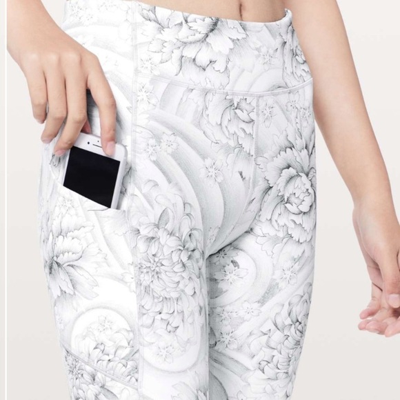 LIKE 🆕 Lululemon Speed Up Tight *Full-On Luxtreme 28" - Sz 4 - Picture 7 of 7
